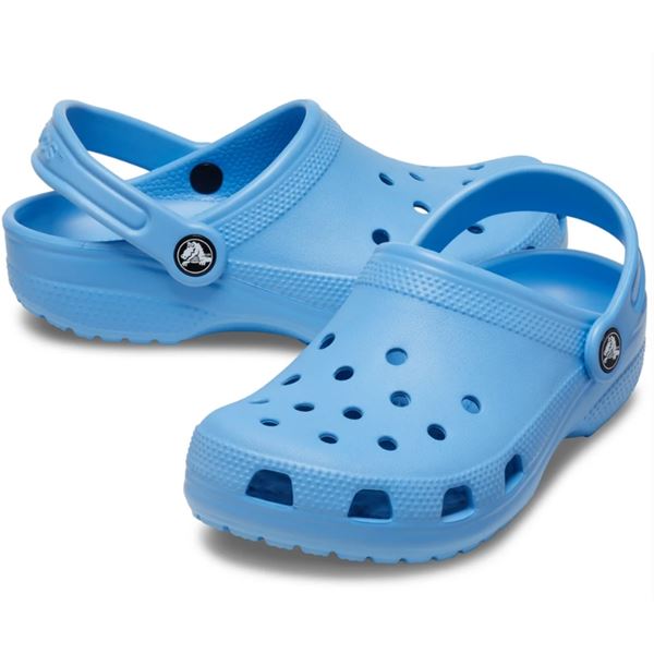 Otroški Crocs Classic Kids Clog K 206991 ikonični natikači z Croslite™ udobjem, vrtljivim paščkom za boljše prileganje in možnostjo personalizacije z Jibbitz™ dodatki.