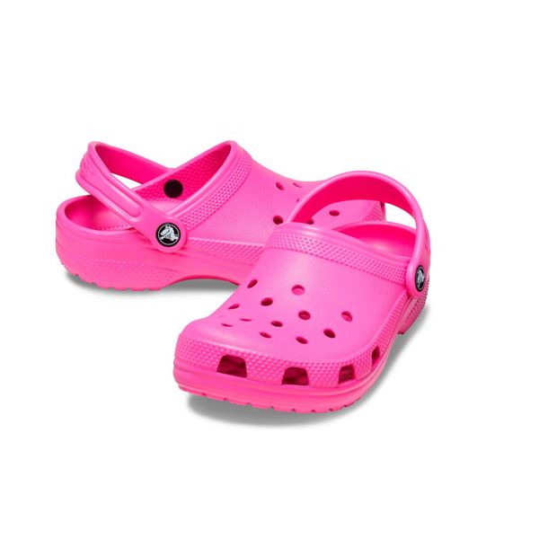 Otroški natikači Crocs Classic Kids Clog K 206991 z lahkotno zasnovo, prezračevalnimi odprtinami in vrtljivim petnim paščkom za udobno vsakodnevno uporabo.