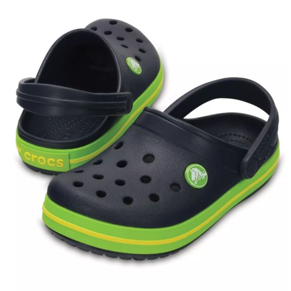 Crocs Crocband Clog K 204537 so otroški natikači s športnim videzom, značilno Crocband črto in vrtljivim petnim trakom za varno prileganje. Izdelani so iz lahkega materiala Croslite™, ki zagotavlja odlično udobje, blaženje in zračnost pri vsakodnevnih aktivnostih, igri ter uporabi ob vodi.
