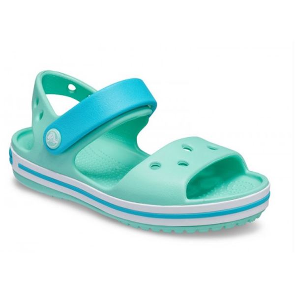 Otroški sandali Crocs Crocband Sandal Kids 12856 združujejo lahek Croslite™ material, športen videz in nastavljiv pašček za varno ter udobno nošenje. Idealni so za poletne aktivnosti, igro na prostem, plažo in vsakodnevno uporabo.