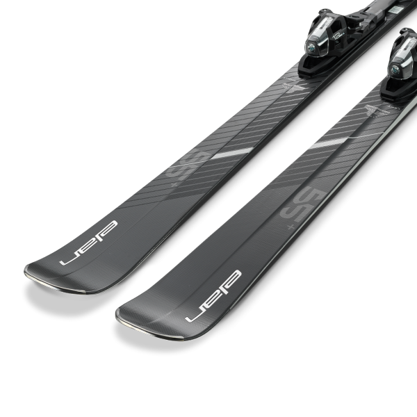 Smuči Elan Primetime 55  Black Edition (25/26) prinašajo širšo platformo, dvojno plast titanala in UD Carbon za vrhunski oprijem, moč in stabilnost. Izdelane za zahtevne smučarje, ki cenijo eleganco in zmogljivost.