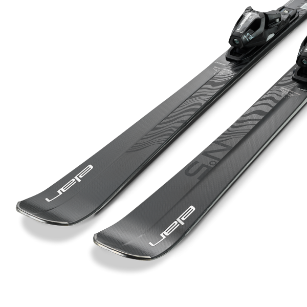 Elan Primetime N°5 W Black Edition (25/26) – the most precise women's skis in the series with Mono Ti reinforcement, exceptional edge grip and top carving.