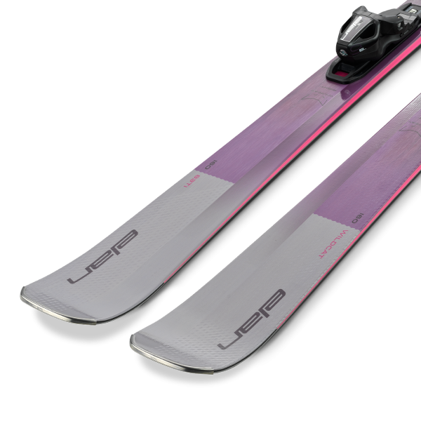 Ženske smuči Elan Wildcat 83 Ti 2025/26 – hitre, natančne in stabilne smuči s titanlom za popoln nadzor na urejenih progah. Preizkusite moč in eleganco. AS Sport Outlet.