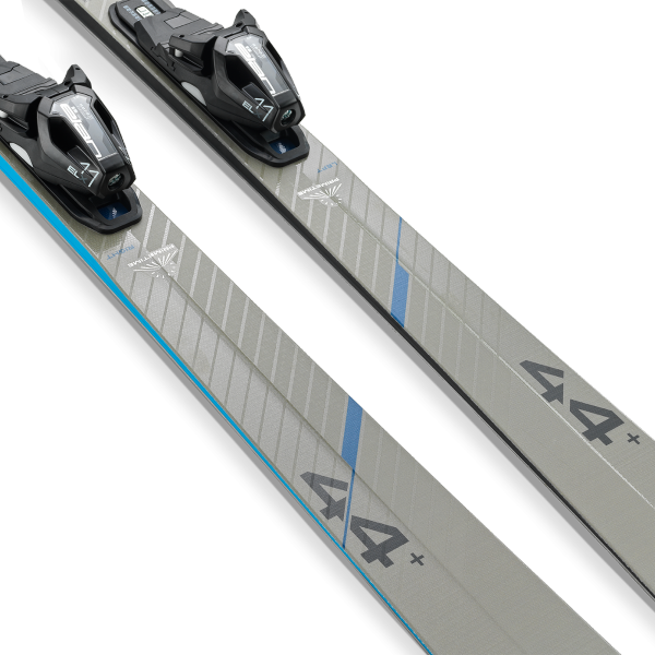 Smuči Elan Primetime 44  (25/26) ponujajo širšo platformo, Mono Ti ojačitev in DualDensity Woodcore za stabilnost, moč in udobje. Idealne za smučarje, ki iščejo zanesljivo zmogljivost in enostavno obvladljivost.