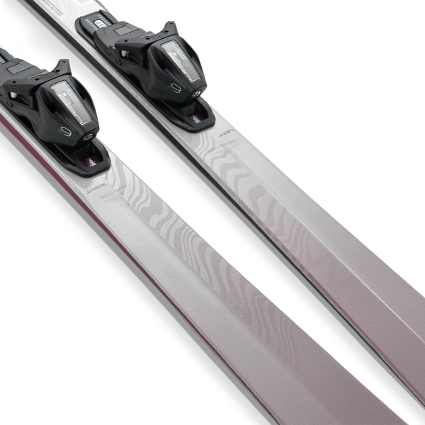 Ženske smuči Elan Primetime N°3 W (25/26) – najlažji model v seriji, ki ponuja gladek nadzor, enostavne zavoje in popolno lahkotnost. Idealne za sproščeno smučanje na urejenih progah.