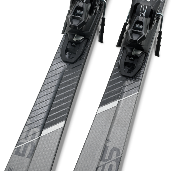 Smuči Elan Primetime 55  Black Edition (25/26) prinašajo širšo platformo, dvojno plast titanala in UD Carbon za vrhunski oprijem, moč in stabilnost. Izdelane za zahtevne smučarje, ki cenijo eleganco in zmogljivost.