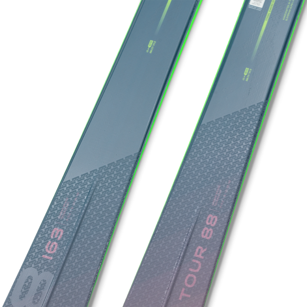 Ženske turne smuči Elan Ripstick Tour 88 W 2025/26 – lahke, stabilne in zanesljive za dolge vzpone in varne spuste. Popolna izbira za vsestranske turne avanture. AS Sport Outlet.