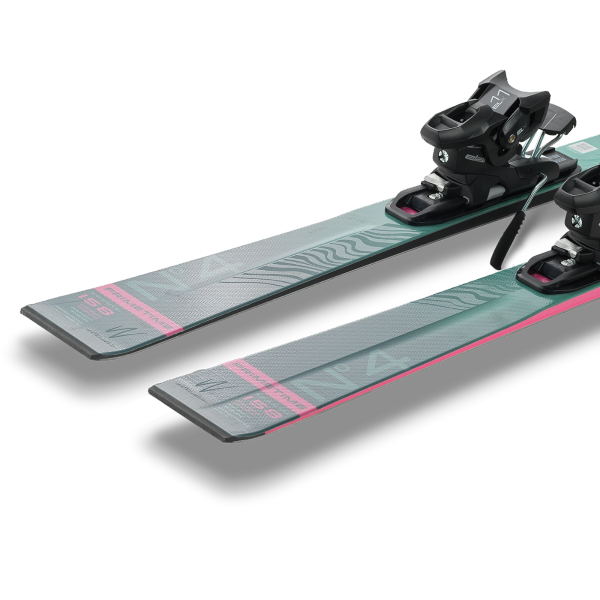 Ženske smuči Elan Primetime N°4 W 2025/26 – igrive, udobne in natančne karving smuči z ojačitvijo Mono Ti. Popolno ravnovesje moči in lahkotnosti za celodnevni užitek na snegu. AS Sport Outlet.