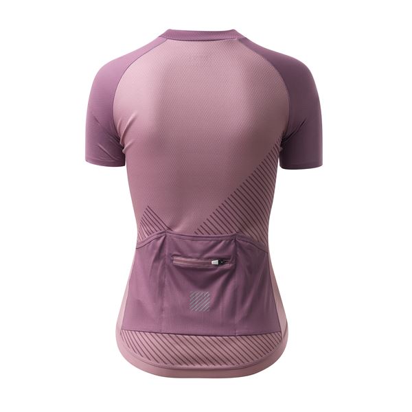 Ženski kolesarski dres ELAN BIKE V1 BLUSH W navdušuje z nežnim rožnatim odtenkom in prepoznavnim grafičnim motivom, ki poudarja športno eleganco. Lahek in raztegljiv material zagotavlja odlično prileganje ter udobje med vožnjo, hkrati pa učinkovito odvaja vlago in ohranja svež občutek.