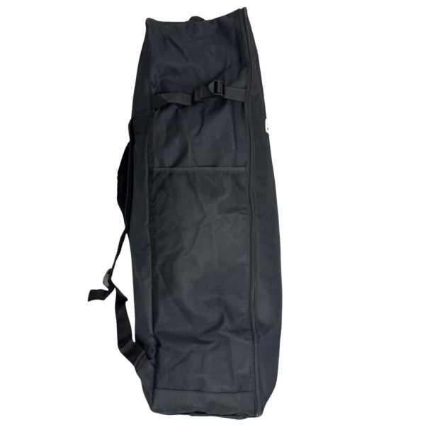 The ELAN SUP backpack is a spacious and convenient backpack for storing your SUP board, pump, and accessories. It features a large compartment for the board and a front pocket for the fin and other tools. An ideal choice for an active lifestyle on the water.