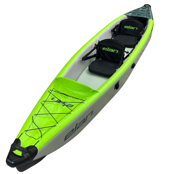 Napihljivi kajak ELAN KEY TWO je idealna izbira za družinsko zabavo na mirnih vodah. Ta lahki in vzdržljivi kajak s prilagodljivimi sedeži nudi udobno plovbo in enostavno prenašanje. Zasnovan za 2 odrasli osebi in 1 otroka, je popoln za družinske izlete.