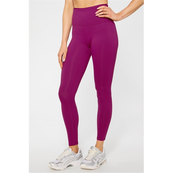 FABLETICS Boost PowerHold High-Waisted Legging so ženske športne pajkice z visokim pasom in PowerHold kompresijsko tkanino za podporo, oblikovanje in udobje.