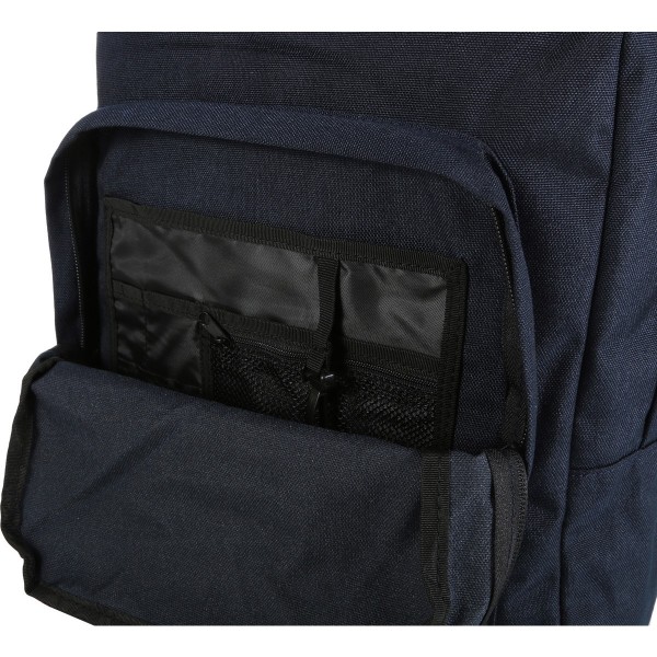 Ta nahrbtnik Fila LEON bo idealen za prenašanje vaše opreme v službo ali šolo. Ima velik osrednji predal, ki zlahka sprejme vse vaše stvari. Na sprednji strani ima žep z zadrgo, kamor lahko spravite svoje predmete, da so na dosegu.