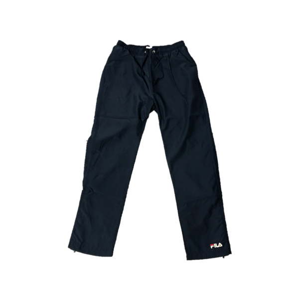 Otroški FILA SUIT ˝SAM˝ komplet lahko uporabljate v športne namene ali pa vsakodnevno uporabo.