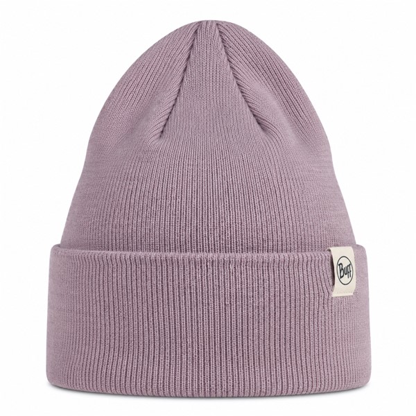 Originalna pletena kapa BUFF® Knitted Beanie Lilon Lilac Ice v nežni pastelno vijolični barvi. Mehka dvoplastna pletena kapa s sproščenim krojem, primerna za zimske sprehode, potovanja, prosti čas in vsakodnevno uporabo v hladnejšem vremenu.