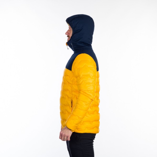 V hladnih mesecih se ogrejte z našo moško toplo jakno. Ta jakna je zasnovana za maksimalno zaščito in udobje v vsakem vremenu. Rumene barve.