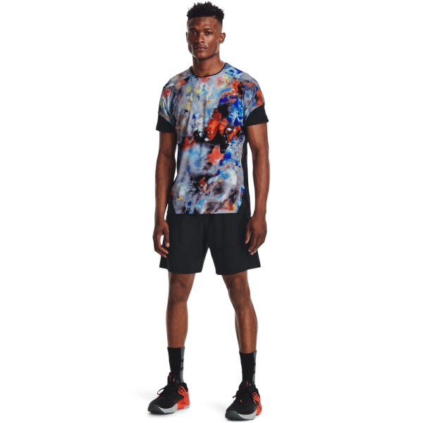 Moška majica UA RUSH 2.0 PRINT SS z infrardečo tehnologijo, ki odraža energijo vašega telesa in pomaga pri hitrejši regeneraciji. Izdelana je iz hitro sušečega materiala in tako skrbi, da ste med aktivnostmi suhi.