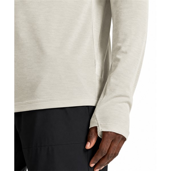Originalna moška funkcionalna tekaška majica CRAFT ADV Wool LS Tee 3 M Cloud/Melange v svetlo sivi melanž barvi. Izdelana iz 80 % recikliranega poliestra in 20 % merino volne. Mehka funkcionalna jersey tkanina zagotavlja prijetno toplotno udobje in učinkovito odvajanje vlage. Visok ovratnik z zadrgo omogoča prilagajanje prezračevanja, mrežasti panel na hrbtu izboljšuje pretok zraka, odsevni detajli na rokavih in oprijemala za palec pa zagotavljajo dodatno praktičnost pri teku v hladnejšem vremenu.