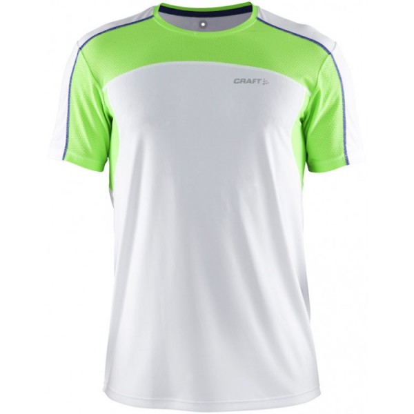 Moška športna majica iz tehničnih materialov primerna za športne aktivnosti.