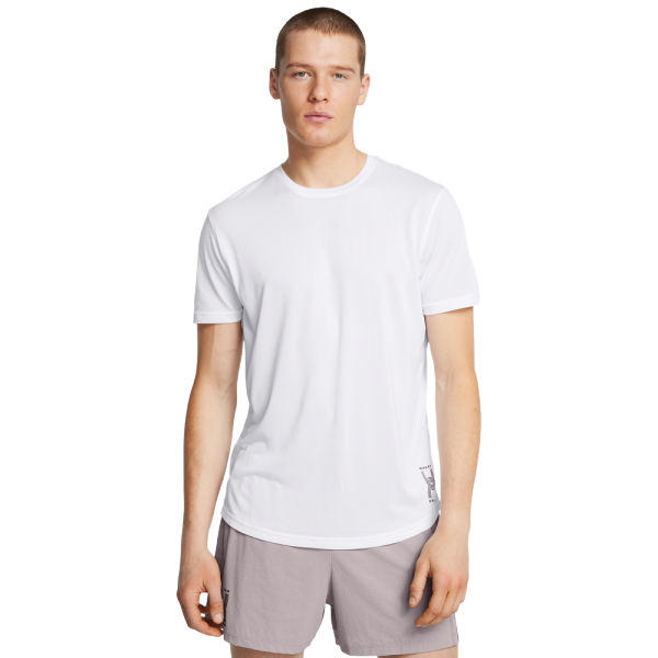 Men's Under Armour Run Anywhere Tee is designed for runners seeking comfort and functionality. Made from lightweight and quick-drying material, it offers excellent breathability and freedom of movement, making it ideal for training and active days outdoors.