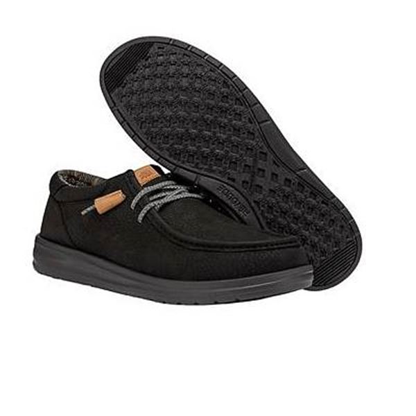 Moška obutev HEYDUDE WALLY GRIP CRAFT LEATHER 40175 prikazuje eleganten slip-on model iz kakovostnega usnja, ki združuje prefinjen videz in vsakodnevno udobje. Usnjen zgornji del daje obutvi urejen, bolj klasičen značaj, hkrati pa ohranja sproščen HEYDUDE stil. Elastične vezalke omogočajo hitro obuvanje in dobro prileganje stopalu.