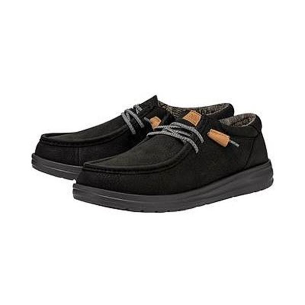 Moška obutev HEYDUDE WALLY GRIP CRAFT LEATHER 40175 prikazuje eleganten slip-on model iz kakovostnega usnja, ki združuje prefinjen videz in vsakodnevno udobje. Usnjen zgornji del daje obutvi urejen, bolj klasičen značaj, hkrati pa ohranja sproščen HEYDUDE stil. Elastične vezalke omogočajo hitro obuvanje in dobro prileganje stopalu.