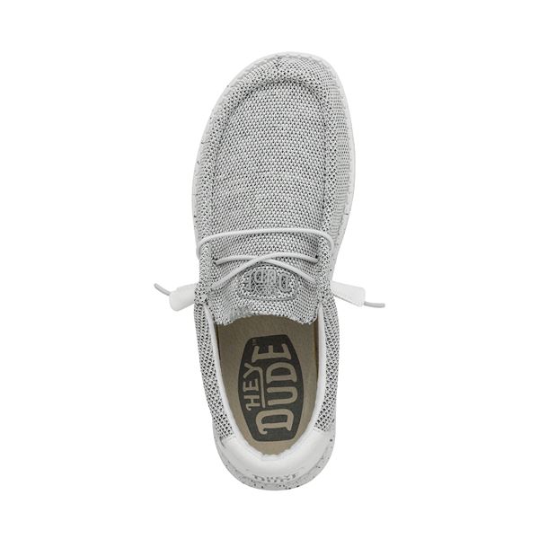Moška obutev HEYDUDE WALLY SOX 40019 prikazuje lahek in sodoben “sock” model superg, ki se popolnoma prilagodi stopalu. Raztegljiv tekstilni zgornji del omogoča udobno prileganje, dobro zračnost in občutek nošenja nogavice. Minimalističen dizajn poudarja sproščen, športno-casual videz, primeren za vsakodnevne kombinacije.