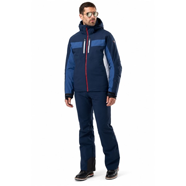 Moška smučarska jakna DUVILLARD CORIAN OCEAN z vodoodporno in zračno membrano 20K/20K, izolacijo PrimaLoft® Black Eco iz recikliranega poliestra, raztegljivim materialom 4-Way Stretch, popolnoma zatesnjenimi šivi, ojačanimi rameni in komolci, odstranljivo kapuco, prezračevanjem pod pazduhami ter odstranljivim snežnim krilom. Elegantna modra barva OCEAN zagotavlja sodoben smučarski videz.