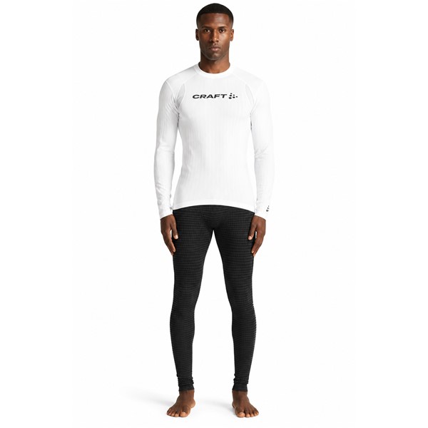 Originalne moške funkcionalne dolge pajkice CRAFT Wool Extreme X Pants 2 M Black v črni barvi. Napredna kombinacija recikliranega poliestra in merino volne zagotavlja naravno termoregulacijo, učinkovito odvajanje vlage in toplotno udobje tudi ob vlažnem materialu. Oprijet kroj Tight Fit in ergonomska zasnova omogočata odlično svobodo gibanja. Primerne za zimski tek, tek na smučeh, smučanje, pohodništvo in intenzivne športne aktivnosti v hladnejšem vremenu.