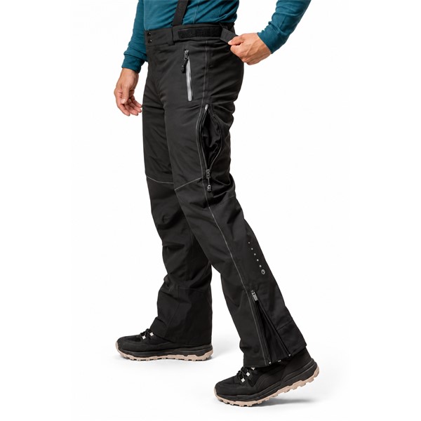 Moške smučarske hlače HALTI Vertica DX Black v klasični črni barvi P99 Black. Napredni material DrymaxX 4-Way Ultra Stretch zagotavlja vodni stolpec 20.000 mm in zračnost 20.000 g/m²/24 h. Izolacija PrimaLoft Silver poskrbi za toplotno zaščito, prezračevalne zadrge na stegnih pa omogočajo dodatno uravnavanje temperature. Hlače imajo popolnoma lepljene šive, snemljive naramnice, nastavljiv pas, žepe z zadrgo in notranje snežne gamaše.