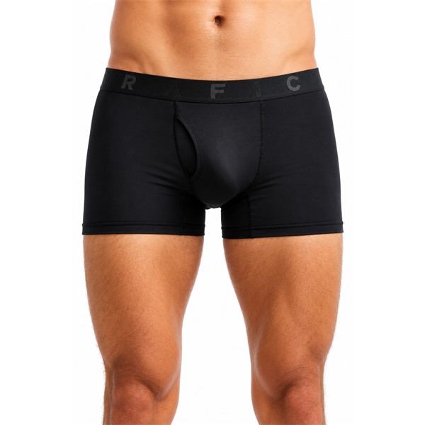 Originalne moške športne boksarice CRAFT Active Boxer 3-Inch 2-Pack M Black v črni barvi. Paket vsebuje dva kosa lahkih, zračnih in raztegljivih spodnjih hlač iz 87 % recikliranega poliestra in 13 % elastana. Funkcionalna konstrukcija učinkovito odvaja vlago in zagotavlja udobno prileganje med tekom, fitnesom, kolesarjenjem, pohodništvom ter vsakodnevno uporabo.
