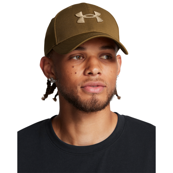 The men's Under Armour Mens Blitzing 1376700-498 cap is designed for active men seeking comfort and functionality during sports activities or everyday use. Made from soft and stretchy material, the cap provides an excellent fit.