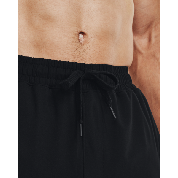 The Under Armour Meridian Tapered Pants 1373730-001 men's tracksuit is designed for comfort and practicality during workouts or everyday activities. Made from soft and stretchy material, the tracksuit provides freedom of movement and a comfortable fit.