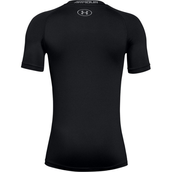 Otroška športna majica UA Armour je zasnovana za aktivne otroke, ki potrebujejo udobje in zaščito med vadbo. Izdelana iz hitro sušečega materiala, zagotavlja odlična zračnost in svobodo gibanja. Idealna za šport, igro na prostem ali vsakodnevno nošenje.
