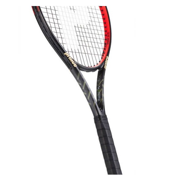 The Beast model is the ultimate basic weapon that allows easy access to power and spin, ideal for modern play. Each racket in the Beast franchise is armed with TeXtreme®, giving the user even more power and control thanks to increased stability.