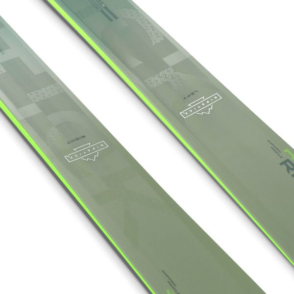 Smuči Elan Ripstick 96 (25/26) združujejo Amphibio profil, Carbon Deck tehnologijo in lanena vlakna za popolno ravnotežje med močjo, stabilnostjo in odzivnostjo. Idealne za vse terene in razmere – od urejenih prog do celca.