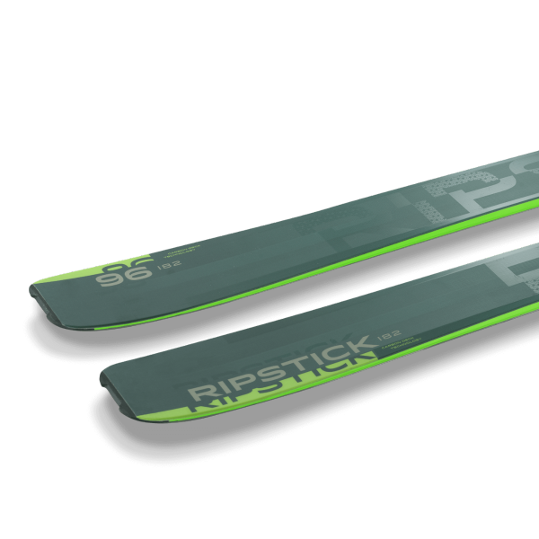 Smuči Elan Ripstick 96 (25/26) združujejo Amphibio profil, Carbon Deck tehnologijo in lanena vlakna za popolno ravnotežje med močjo, stabilnostjo in odzivnostjo. Idealne za vse terene in razmere – od urejenih prog do celca.