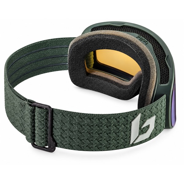 Smučarska očala BOLLÉ NEVADA FOREST MATTE – GREEN EMERALD CAT. 2 z elegantnim mat gozdno zelenim okvirjem in zeleno lečo Green Emerald. Kategorija 2 s prepustnostjo svetlobe VLT 22 %, tehnologija Superior Light Filter, 100 % UV-zaščita, cilindrična dvojna leča, prezračevanje Flow-Tech®, zaščita proti rošenju in udobna troslojna pena zagotavljajo kakovostno vidljivost ter prijetno prileganje pri smučanju in deskanju na snegu.