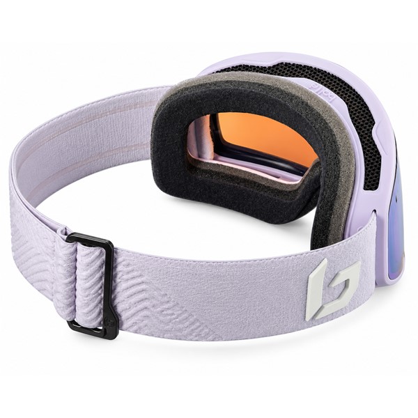 Smučarska očala BOLLÉ NEVADA SMALL PINK MATTE – AZURE CAT. 2 z elegantnim mat rožnatim okvirjem in lečo Azure. Kategorija 2 s prepustnostjo svetlobe VLT 22 %, tehnologija Superior Light Filter, 100 % UV-zaščita, cilindrična dvojna leča, prezračevanje Flow-Tech®, zaščita proti rošenju in udobna troslojna pena zagotavljajo kakovostno vidljivost ter prijetno prileganje pri smučanju in deskanju na snegu.