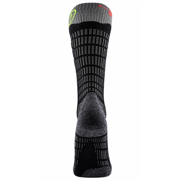 Anatomske smučarske nogavice SIDAS Comfort Black Grey z merino volno ter dodatno zaščito prstov, pete in goleni za toploto in celodnevno udobje.