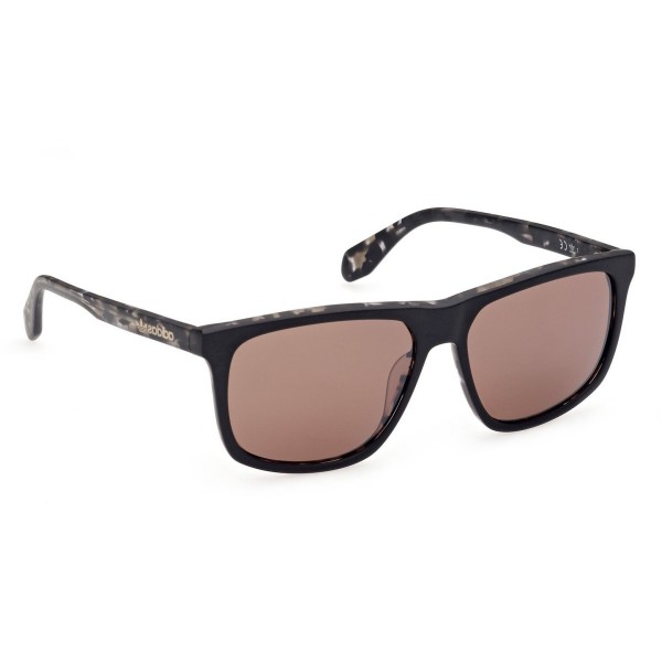 Sončna očala Adidas Originals OR0062 05G izvirajo iz adidas originals kolekcije, zaznamovane s čudovitim modernim okvirjem in dizajnom. Ta očala so izjemno vsestranska, primerna za vse stile in priložnosti.