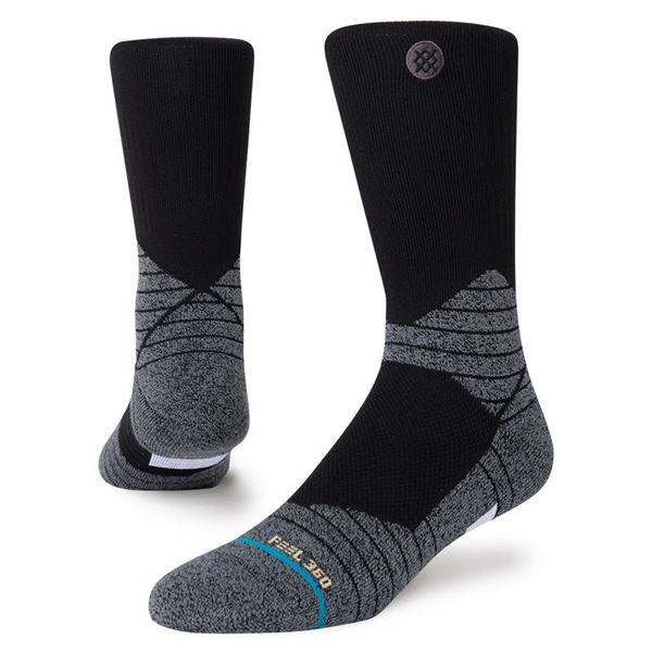 Črne športne nogavice Stance ICON SPORT CREW BLACK M z srednjo višino (crew). Nogavice imajo minimalističen dizajn v črni barvi z diskretnim logotipom Stance. Namenjene so športnim aktivnostim in vsakodnevni uporabi, z udobnim prileganjem ter blaženjem stopala.