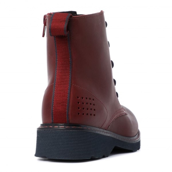 Ženski bulerji TBS ZOKETIS so vrhunskega videza in vsestranskega stila, primerni za različne priložnosti. Kot zimski čevlji zagotavljajo udobje in toplino, hkrati pa so izdelani iz visokokakovostnega usnja, kar zagotavlja dolgotrajno vzdržljivost.