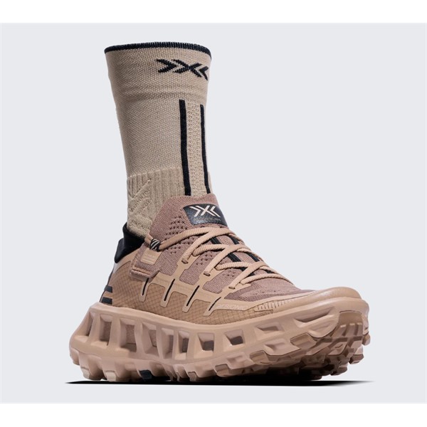 Bež unisex trail tekaške superge X-BIONIC TERRASKIN X01 Sand Dark Sand z Vibram MegaGrip podplatom.