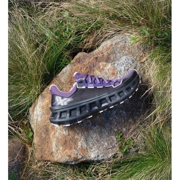 Vijolično-črne unisex trail superge X-BIONIC TERRASKIN X03 Deep Purple X Black Sand z Vibram MegaGrip podplatom