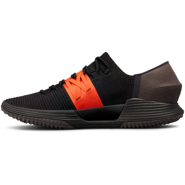 The shoe provides lightweight support during any type of training. The UA AMP technology gives your foot arch the freedom it needs for natural movement and releases all the power of the body.