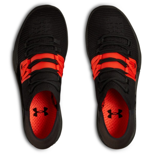 The shoe provides lightweight support during any type of training. The UA AMP technology gives your foot arch the freedom it needs for natural movement and releases all the power of the body.