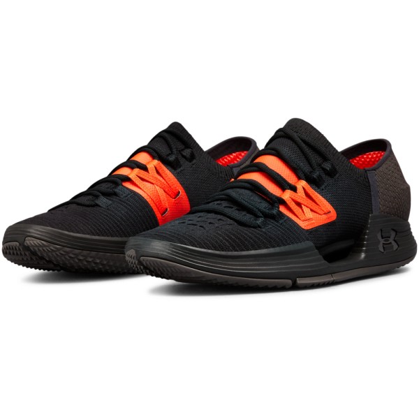 The shoe provides lightweight support during any type of training. The UA AMP technology gives your foot arch the freedom it needs for natural movement and releases all the power of the body.