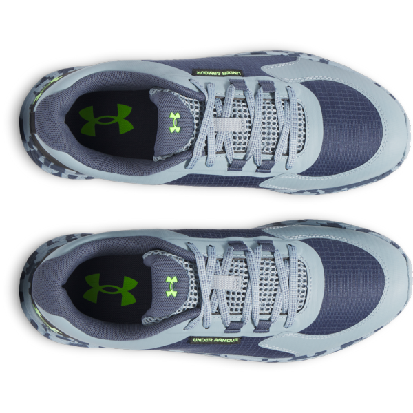 Moške tekaške superge Under Armour CHARGED BANDIT TR 3 ponujajo odlično kombinacijo udobja in zmogljivosti. Z napredno tehnologijo CHARGED CUSHIONING nudijo vrhunsko blaženje in podporo pri vsakem koraku. 