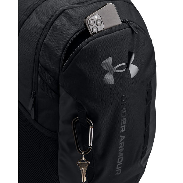 Discover the Under Armour Hustle 6.0 backpack, ideal for active individuals. Equipped with UA Storm technology, this backpack repels water and provides protection. It has a soft compartment for a laptop, a secure zip pocket, and a side pocket for a water bottle.